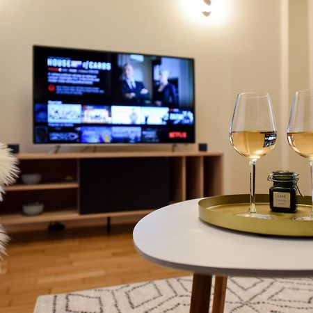 City Living At Its Best - Spacious 2 Bedroom Apartment On Calea Victoriei 布加勒斯特 外观 照片